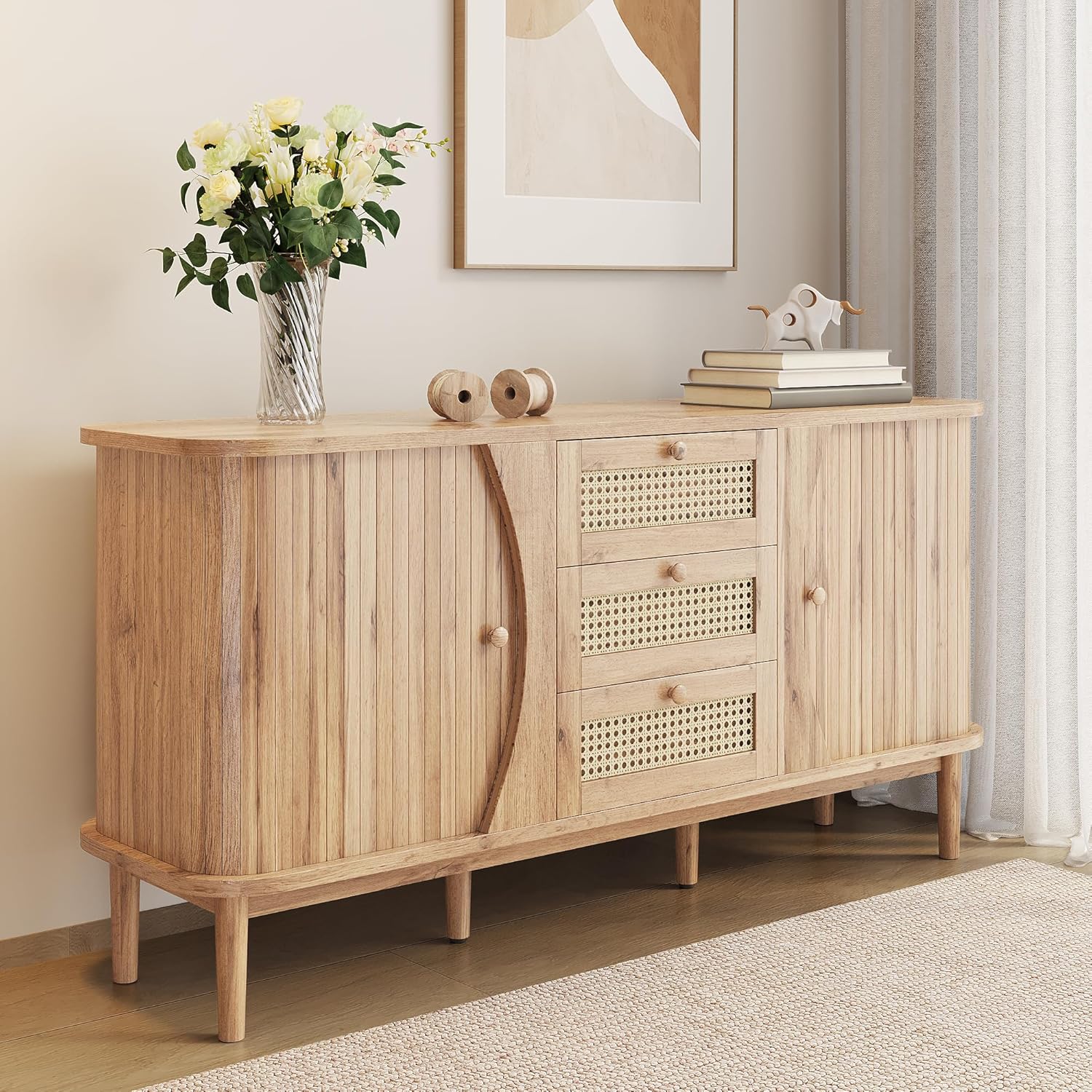 Merax Sideboard 140,5×40×76 cm, Rattankommode mit Schiebetüren, verstellbaren Einlegeböden, abgerundete Platte, stilvoller Stauraum für Wohnzimmer, Esszimmer & Flur, Holzfarbe