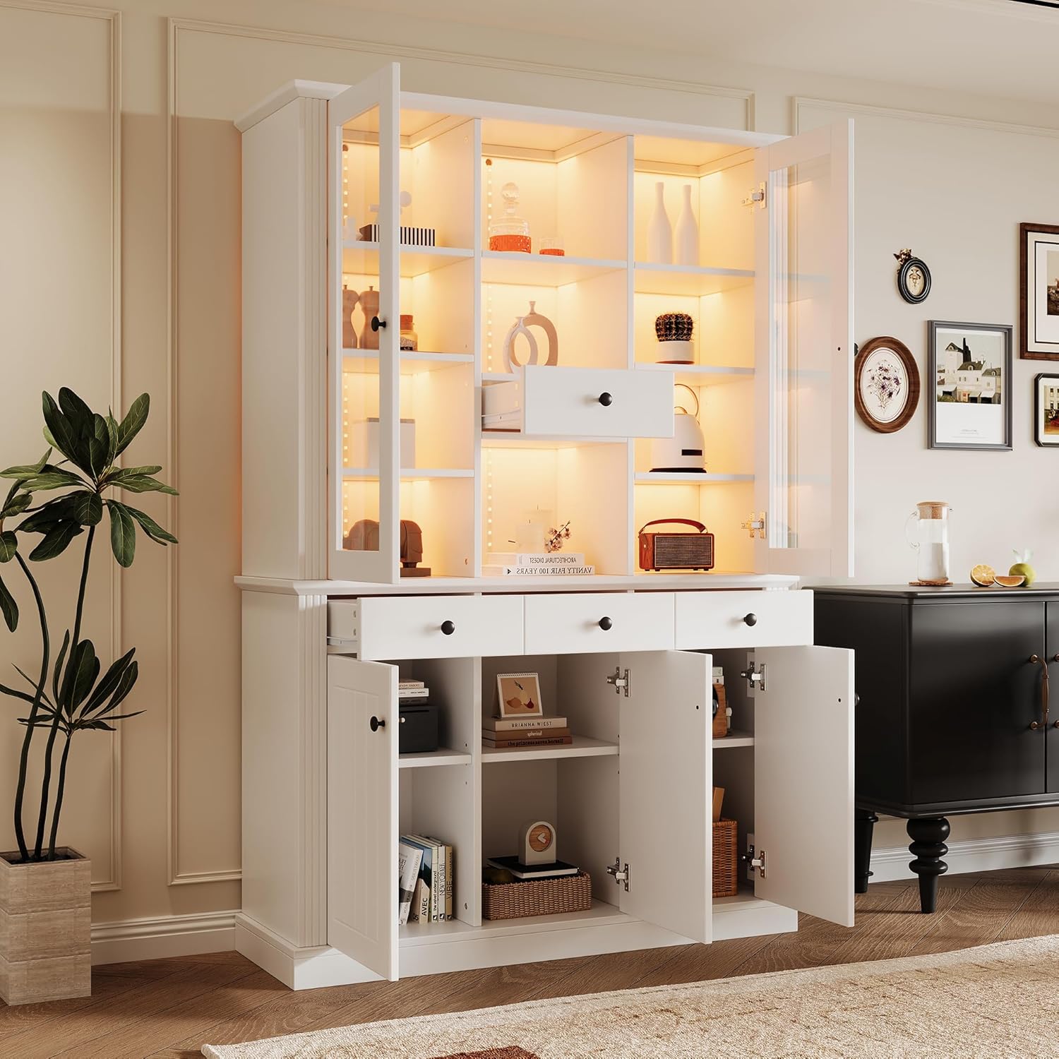 Merax Vitrinenschrank mit LED, Modern Bücherschrank Standvitrine mit Transparente Vitrine aus Acryl, 5 Türen 4 Schubladen, Offene Fächer, Highboard Sammlervitrine für Wohnzimmer Büro Esszimmer, Weiß — Ansicht 4